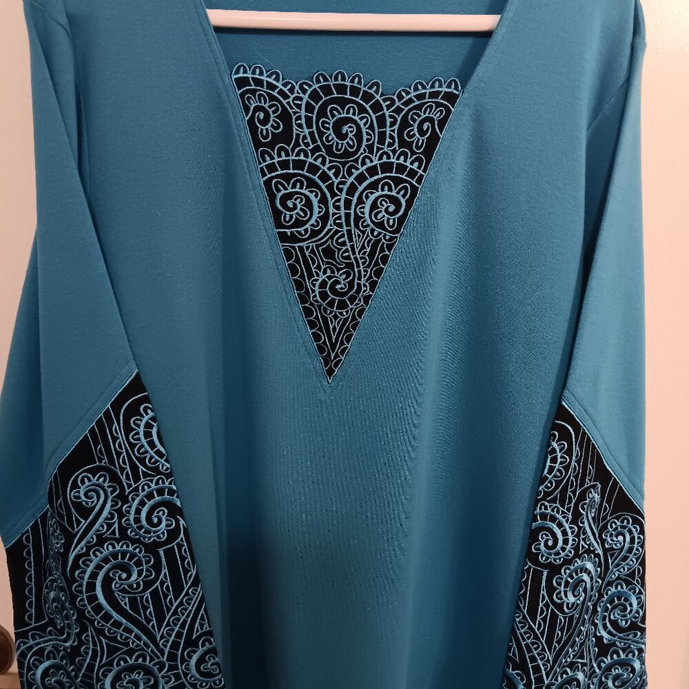 BOB MACKIE TEAL AND BLACK V NECK TUNIC SIZE XL NWOT